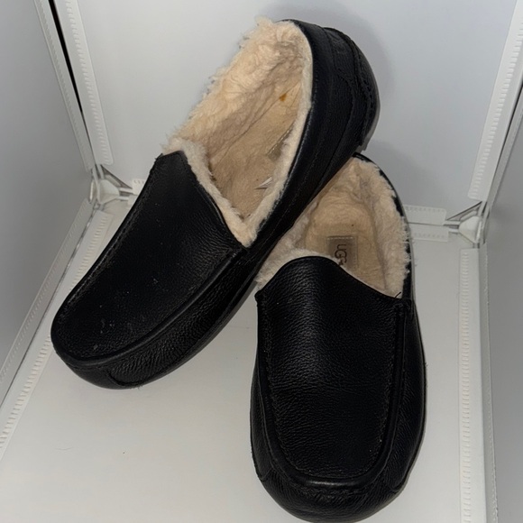 UGG Men\'s Black Slippers